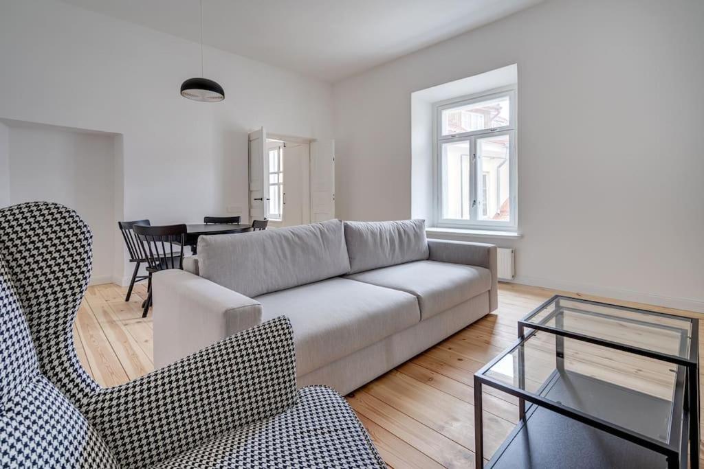 Spacious 2-Bedroom Flat In Old Town By Urban Rent VNO Buitenkant foto