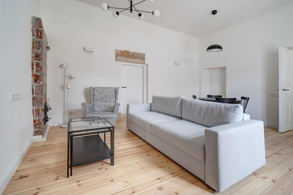 Spacious 2-Bedroom Flat In Old Town By Urban Rent VNO Buitenkant foto