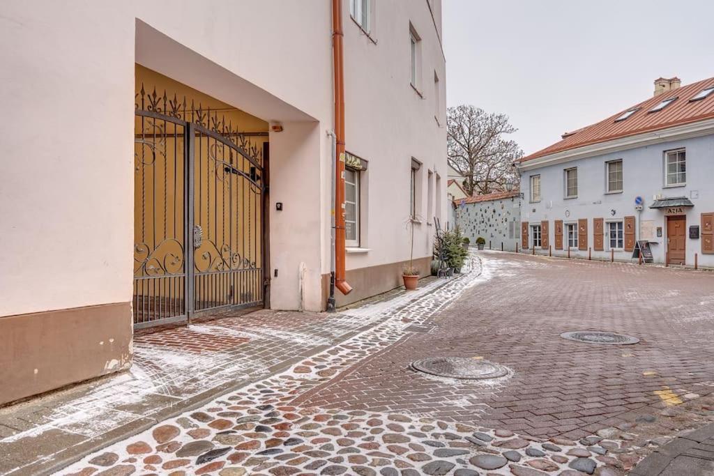 Spacious 2-Bedroom Flat In Old Town By Urban Rent VNO Buitenkant foto