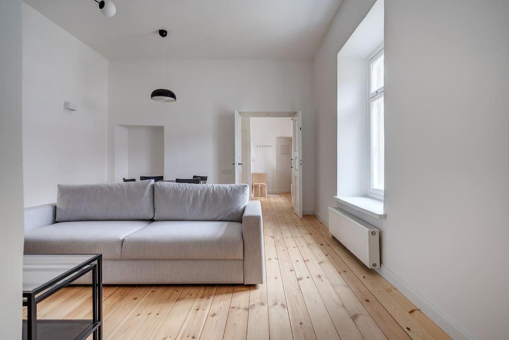 Spacious 2-Bedroom Flat In Old Town By Urban Rent VNO Buitenkant foto