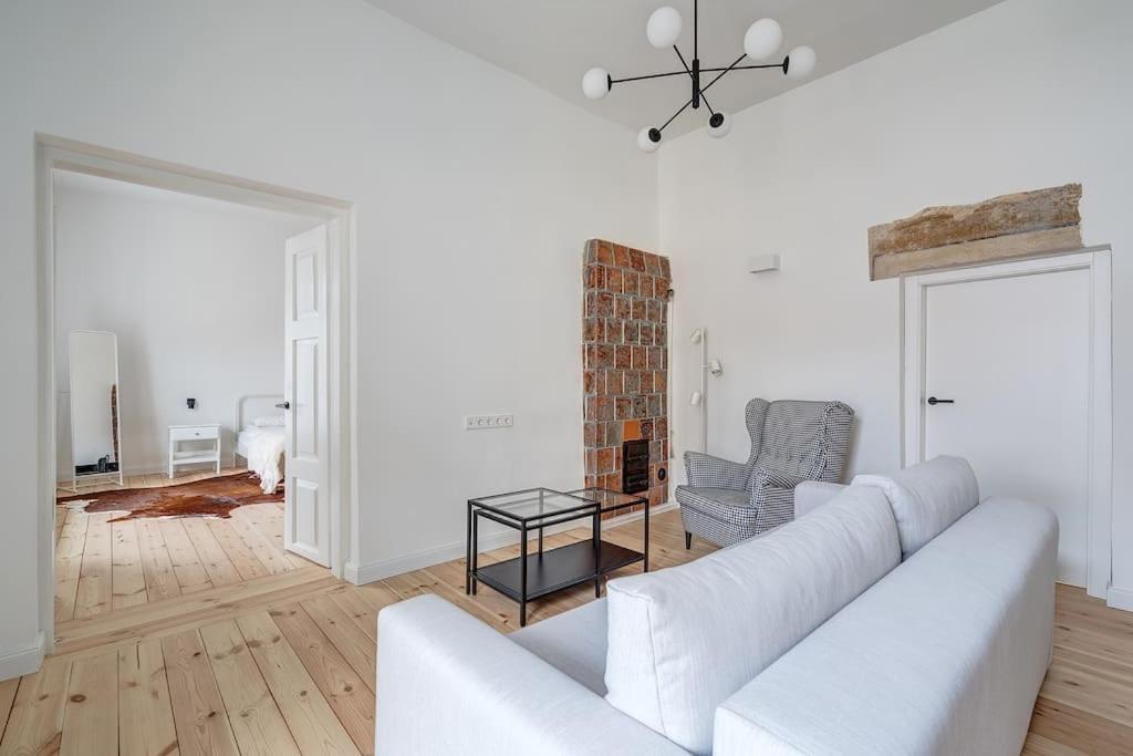 Spacious 2-Bedroom Flat In Old Town By Urban Rent VNO Buitenkant foto