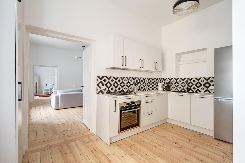 Spacious 2-Bedroom Flat In Old Town By Urban Rent VNO Buitenkant foto