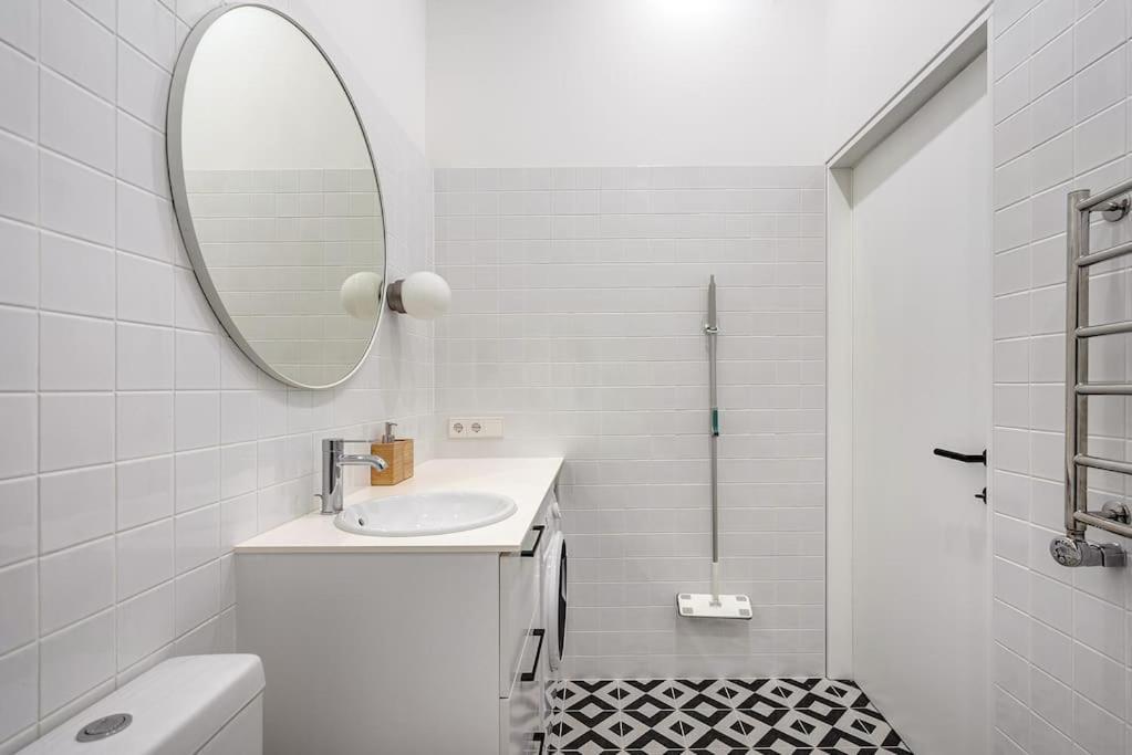 Spacious 2-Bedroom Flat In Old Town By Urban Rent VNO Buitenkant foto
