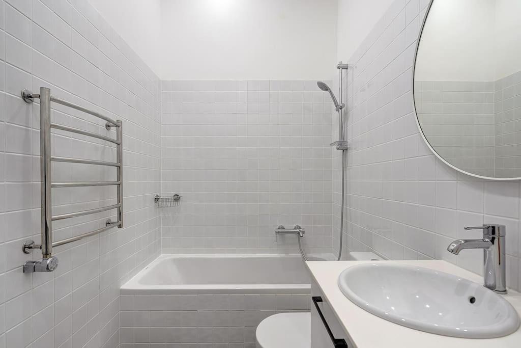 Spacious 2-Bedroom Flat In Old Town By Urban Rent VNO Buitenkant foto
